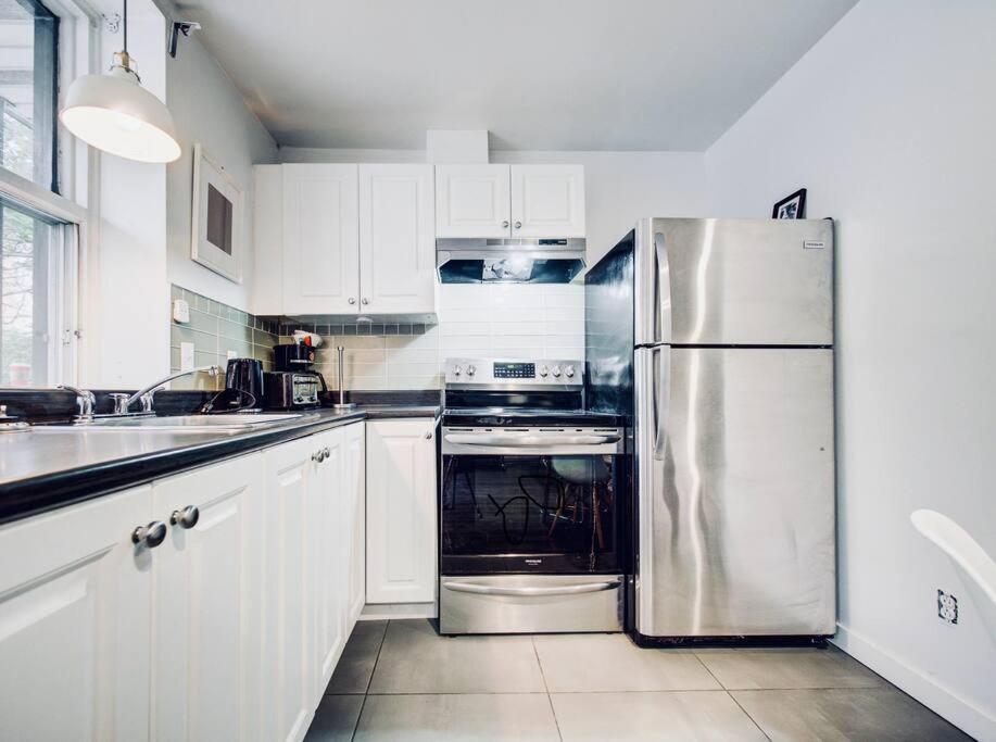 Charming 2 Bd Condo Griffintown — Photos 2
